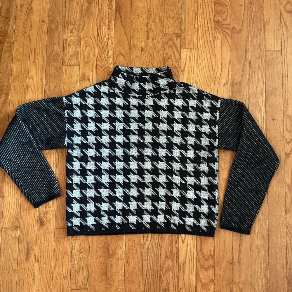 Ann Taylor | Houndstooth Moc Neck Boxy Cozy Sweater Size Medium